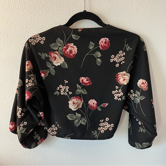 BRAND NEW Black Floral Tie Crop Top (S) - Picture 2 of 2